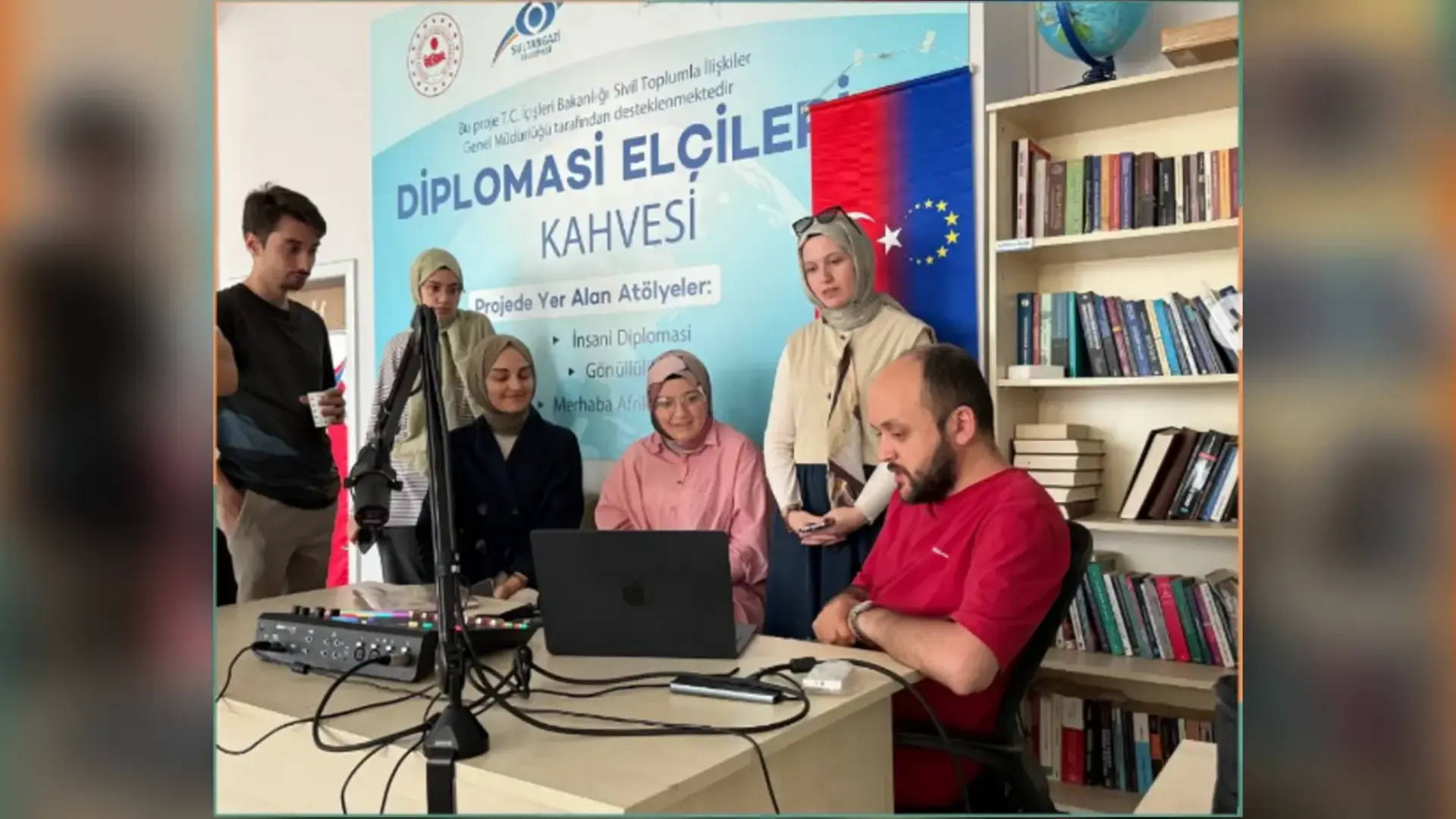 İlkSenOl Gençlik Derneği podcast atölyesi